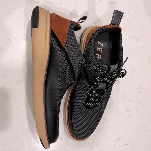 Cole Haan Men's Grand Atlantic Sneaker

Color: Black/Magenet/British Tan Size 8 - Picture 4 of 7
